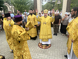 Епископ Симон совершил Божественную литургию в храме святых мучениц Веры, Надежды, Любови и матери их Софии в станице Багаевской и освящение монумента преподобного Серафима Саровского