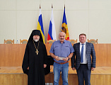 В Миллерово православным волонтерам вручили епархиальные награды 