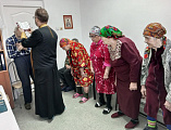 Священник посетил дом престарелых поселка Садовый