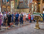 В день Святой Троицы, Пятидесятницы епископ Симон совершил праздничное богослужение