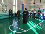 Иерей Евгений Литвиненко принял участие в церемонии посвящения в казачата учащихся МБОУ Ажиновская СОШ