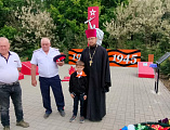 В Позднеевке открыли и освятили памятный знак в честь перезахороненного советского воина Ивана из Ленинграда