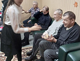 Учащиеся Усьманской школы посетили дом престарелых