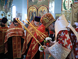 Пасхальной вечерней продолжилось торжество Светлого Христова Воскресенья в Покровском кафедральном соборе г. Шахты
