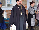 Храм в честь Покрова Пресвятой Богородицы г. Новошахтинска передал продукты гуманитарному центру «От сердца к сердцу»