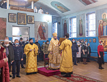 Преосвященнейший епископ Симон совершил воскресную Божественную литургию в храме Архистратига Михаила поселка Каменоломни