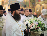Великая Рождественская вечерня продолжила светлый праздник в Покровском кафедральном соборе г. Шахты