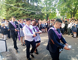Иерей Анатолий Минаев поздравил учащихся с праздником Последнего звонка