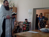 Иерей Роман Калинин совместно с социальными службами храма и благотворительного фонда посетил дом-интернат с. Верхнесвечниково