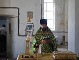 Преосвященнейший епископ Симон с архипастырским визитом посетил Нижнедонское благочиние и совершил Божественную литургию в храме Покрова Пресвятой Богородицы ст. Кривянской