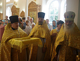 Преосвященнейший епископ Симон совершил чин великого освящения придела Святых царственных страстотерпцев храма Державной иконы Божией Матери города Донецка