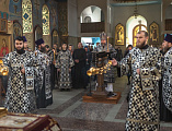 Епископ Симон совершил утреню Великой субботы с чином погребения плащаницы
