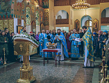 В праздник Сретения Господня Преосвященнейший епископ Симон совершил Божественную литургию в Покровском кафедральном соборе г. Шахты