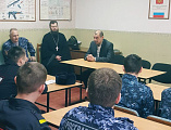 С Днем защитника Отечества сотрудников Управление вневедомственной охраны войск национальной гвардии РФ поздравил священник Покровского кафедрального собора