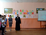 В День славянской письменности и культуры благочинный приходов Багаевского округа протоиерей Александр Маштанов принял участие в общешкольном открытом уроке в 5-6 классах казачьей школы № 2