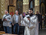 В Великую субботу епископ Симон совершил вечерню с чтением 15 паримий и Божественную литургию святителя Василия Великого в Покровском кафедральном соборе