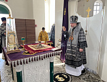 Преосвященнейший епископ Симон совершил Литургию Преждеосвященных Даров в храме святого благоверного князя Александра Невского города Шахты