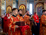 Праздник Светлого Христова Воскресения в Покровском кафедральном соборе города Шахты продолжился великой вечерней