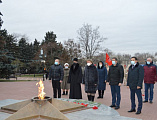 Благочинный приходов Нижнедонского округа принял участие в церемонии возложения цветов, посвященной Дню неизвестного солдата
