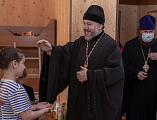 Епископ Симон посетил беженцев из Донбасса, размещенных в детском епархиальном приюте в станице Манычской