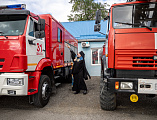 Епископ Шахтинский и Миллеровский Симон освятил пожарно-спасательную технику в день празднования иконы Божией Матери «Неопалимая Купина»