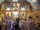 В третью Неделю Великого поста, названную Крестопоклонной, епископ Шахтинский и Миллеровский Симон в сослужении соборного духовенства совершил Божественную литургию святителя Василия Великого