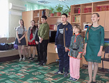 Ученики церковно-приходской и воскресной школ ст. Вешенской во главе с благочинным Верхнедонского района иереем Романом Митяшиным посетили детский дом хутора Калининский