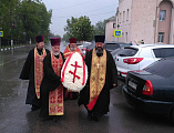 В 74-ю годовщину Победы в Великой Отечественной войне священнослужители Гуковского благочиния совершили возложение памятного венка к монументу погибшим героям