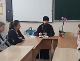 Иеромонах Арсений (Алимов) провел встречу с учениками школы № 22 пос. Горный