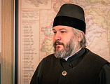 Преосвященнейший епископ Симон и иеромонах Варнава (Максименко) обсудили проект иконостаса для храма преподобного Сергия Радонежского и проект храма Живоначальной Троицы в поселке Сидорово-Кадамовский