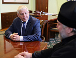 Преосвященнейший епископ Симон и исполняющий обязанности главы Администрации г. Шахты В.Б. Петров обсудили взаимодействие Шахтинской епархии и города
