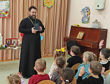 В Миллерово священник рассказал воспитанникам детского сада № 5 о Светлой Пасхе