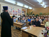 Священник принял участие в родительском собрании школы №42
