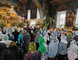 В Свято-Андреевском храме города Миллерово в праздник Святой Троицы наградили волонтеров православной группы «Мы вместе»   