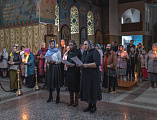 Епископ Симон совершил утреню Великой пятницы с чтением двенадцати Страстных Евангелий
