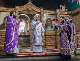 В Четверг Страстной седмицы Преосвященнейший епископ Симон совершил Божественную литургию святителя Василия Великого в Покровском кафедральном соборе г. Шахты