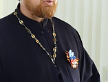 Протоиерей Роман Амплеев поздравил с Днем Победы получателей социальных услуг МБУ «Социально-реабилитационное отделение» г. Новошахтинска