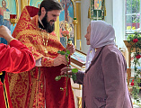 В храме Святой Троицы города Каменск-Шахтинский поздравили прихожанок с днем святых жен-мироносиц