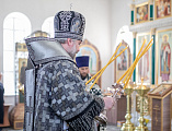 Преосвященнейший епископ Симон совершил Литургию Преждеосвященных Даров в храме святого благоверного князя Александра Невского города Шахты