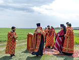 Преосвященнейший епископ Симон совершил «Чин освящения насеянных полей» в Октябрьском сельском районе