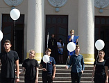 В п. Каменоломни Октябрьского района почтили память жертв теракта в школе № 1 в 2014 году в Беслане