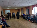 Настоятель храма святой преподобномученицы Елисаветы города Гуково иерей Георгий Русинов с дружественным визитом посетил гуковскую специальную школу-интернат №12