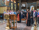В Покровском кафедральном соборе г. Шахты состоялась встреча выпускников школ города с настоятелем храма и благочинным Александровск-Грушевского округа