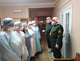 Преосвященнейший епископ Симон посетил пациентов красной зоны COVID-госпиталя г. Каменск Шахтинский
