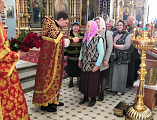В Донецком Успенском архиерейском подворье поздравили прихожанок с днем памяти святых жен-мироносиц