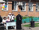Настоятель храма в честь Рождества Христова иерей Антоний Можаев принял участие в торжественной линейке Митякинской школы, посвященной последнему звонку