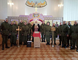 В День войск национальной гвардии России иеромонах Николай (Наметышев) поздравил военнослужащих и совершил вместе с ними молебен