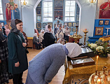 В храм Архистратига Михаила поселка Каменоломни доставлена святыня: икона с частицей мощей праведного Иоанна Домовского