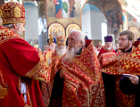 Праздник Светлого Христова Воскресения в Покровском кафедральном соборе города Шахты продолжился великой вечерней