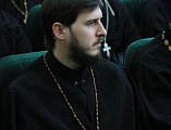 В районном ДК пос. Каменоломни состоялась встреча профессора Александра Леонидовича Дворкина с духовенством Шахтинской епархии. На встрече присутствовал епископ Шахтинский и Миллеровский Симон